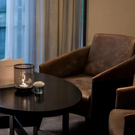 Pillows Centre فندق