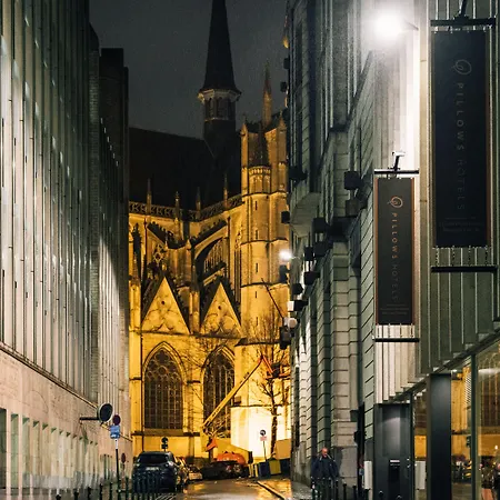 Pillows Centre فندق