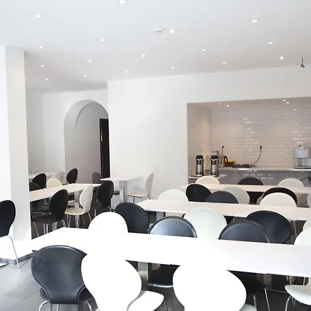 Barry Hotel 2*
