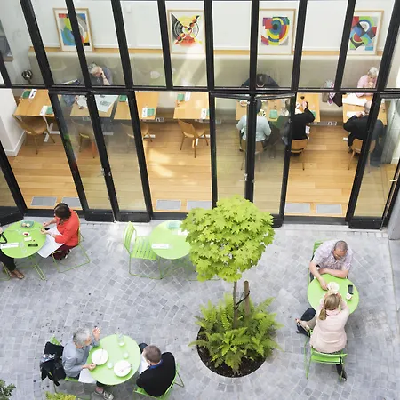 Des Galeries Отель 4*