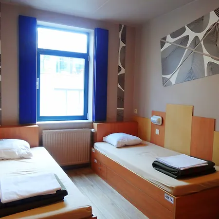 スリープ ウェル ユース ホステル *