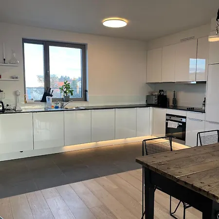 Refined With Terraces בריסל