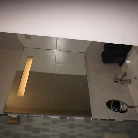 J And R * בריסל