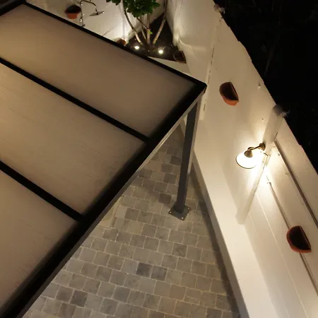 J And R דירה בריסל