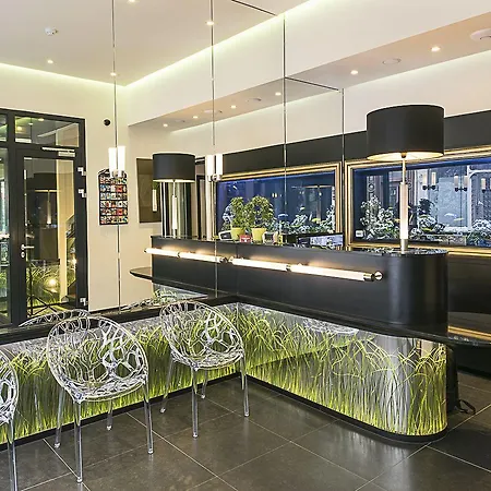 Agora Grand Place מלון