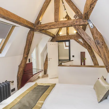 Agora Grand Place מלון 3*