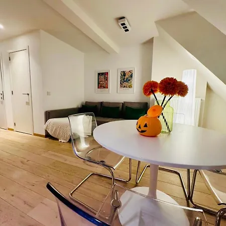 The Experience - 2 Bedroom Bright, Spacious &