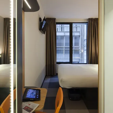 Easyhotel Centre 3*