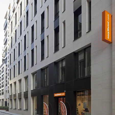 Easyhotel Centre 3*