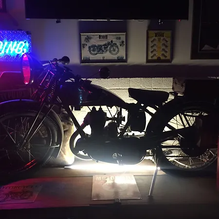 The Legacy By 2go4 Center Hostel *