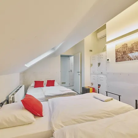 Hostel The Legacy By 2go4 Center