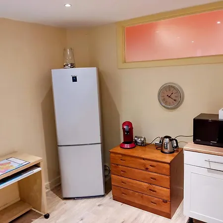 Modern Half-basement 1br Near Montgomery & Vub بروكسل