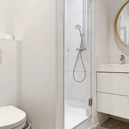 アパート New Self Check In 2 Floor Near Chatelain ブリュッセル