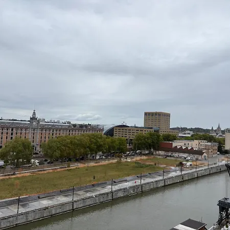 Floor Luxury With Spectacular Water Views Appartement *