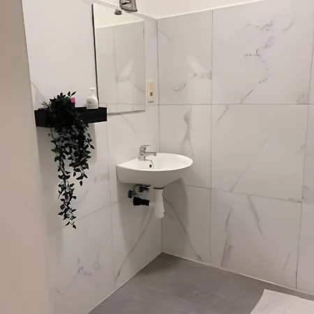 Cozy Private With Terrace & Workspace Pansiyon Brüksel