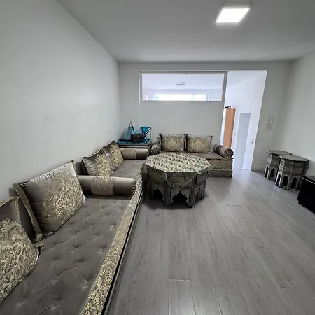 Deux Pres De Atomium *