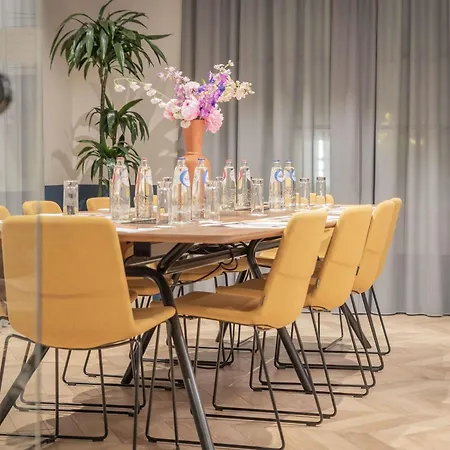 Hotel Novotel Off Grand Place 4*