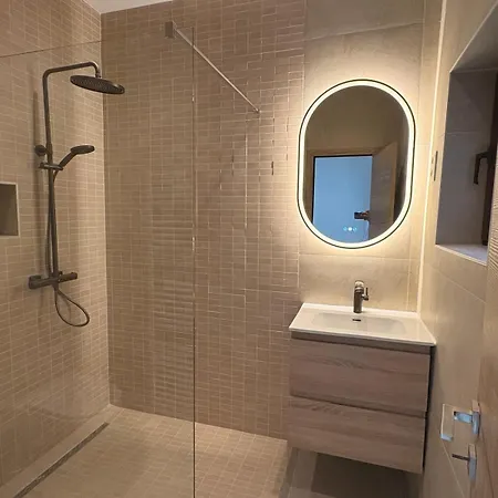 Le Goujons - New Near Midi Station