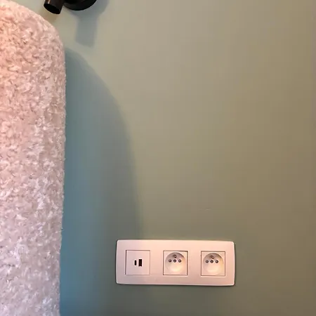 Le Goujons - New Near Midi Station Apartament *