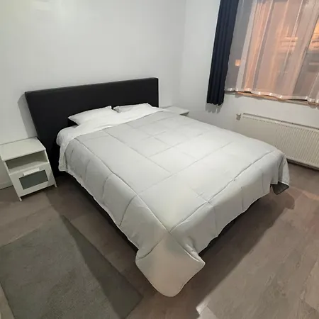 Stylish, Modern & Spacious In Apartment *