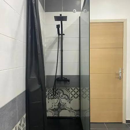 Modern In Molenbeek-saint-jean / 77 M² / Parking Lejlighed *