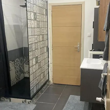 Lejlighed Modern In Molenbeek-saint-jean / 77 M² / Parking