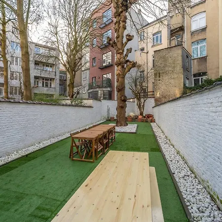 Euro Edens Cosy Historic In Jacuzzi, Garden, Location 3* Bruselas