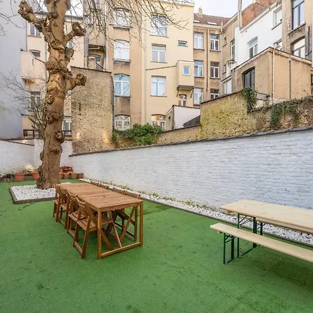 Euro Edens Cosy Historic In Jacuzzi, Garden, Location 게스트하우스 브뤼셀