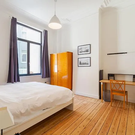 1 Bedroom W Kitchen And Bathroom In Trendy St Gilles * בריסל