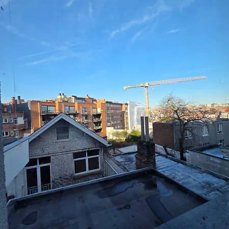 The Amber Lounge, 1040