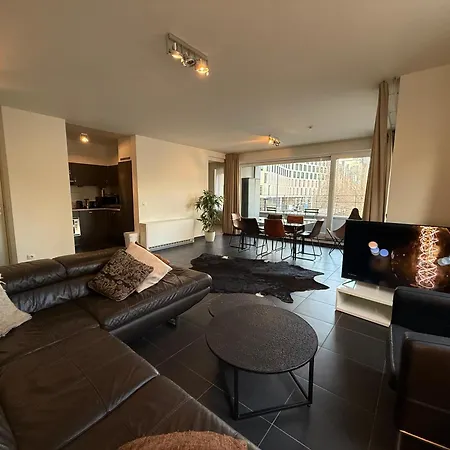 Stunning With 2 Bedrooms - Sleeps 6 *