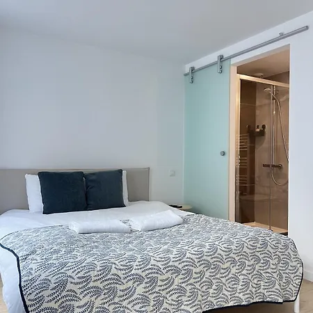 Апартаменты Modern & Elegant Near Montgomery *