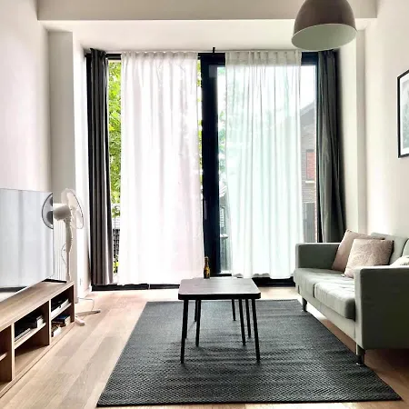 Bright Modern Loft In For 4