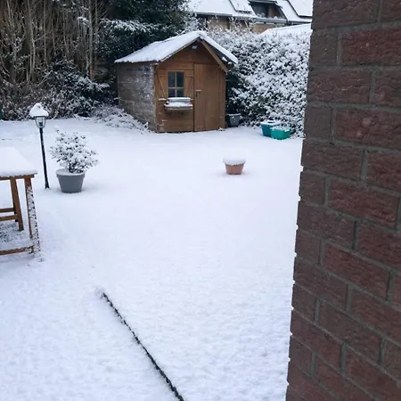 Confortable Situe A Woluwe Saint Lambert 아파트