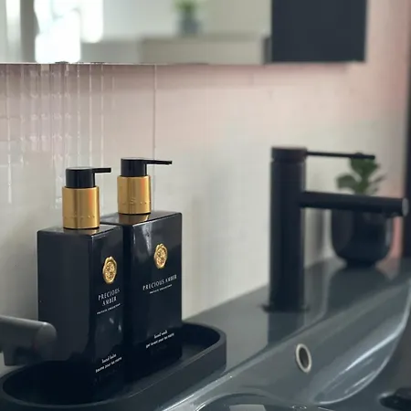 Beautiful With Jacuzzi *