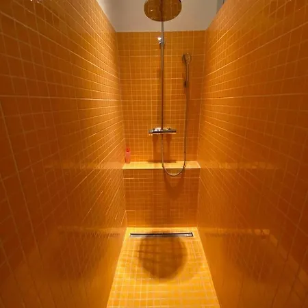 Loft A Stone's Throw From Place Brugmann * Bruksela