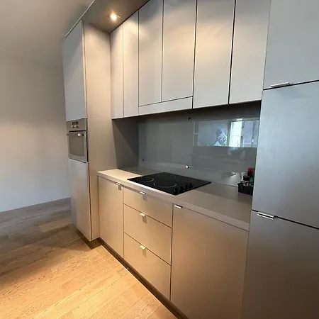 With 2 Bedrooms - Sleeps 6 * בריסל