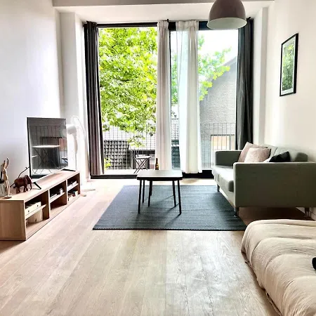 Bright Modern Loft In For 4 Brüssel