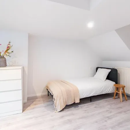 Over Two Floors For 5 Guests Near Midi & Grand Place Apartment *