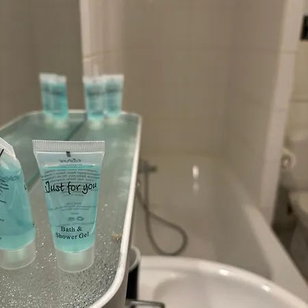 Modern 1br And Sofa Bed Near Airport Apartment *