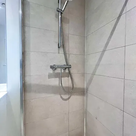 Lovely With Balcony By Grand Place For 4 Apartment *