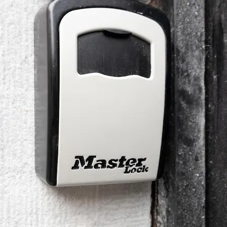 Quiet Near European District *