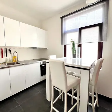 Chic Heart Of The With Balcony * Bruxelas