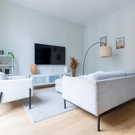 Quiet Near European District *