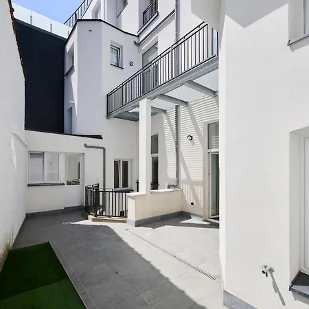 Toison D'or & Saunna 2 Brüsszel