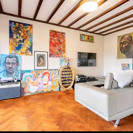 & Wellness Area Jacuzzi Sauna Massage Table Bryssel