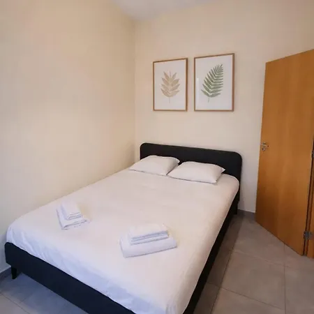 Spacious 2br Near Grand Place#2 *