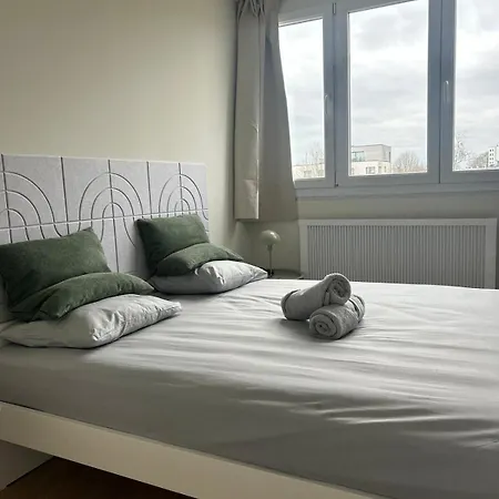 Elegant Renovated 2 Bedrooms Close To Transport Daire