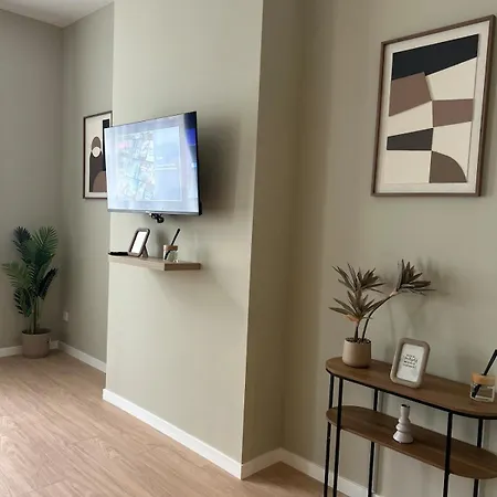 Elegant Renovated 2 Bedrooms Close To Transport Appartement
