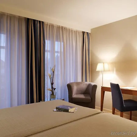 Catalonia Grand Place Hotell 4*